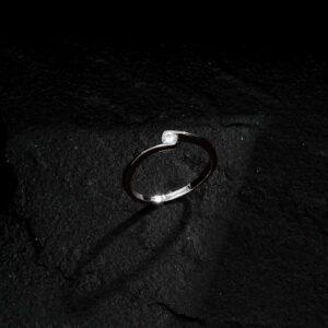 Solitário Amélie<br>Prateado com Ponto de Luz
